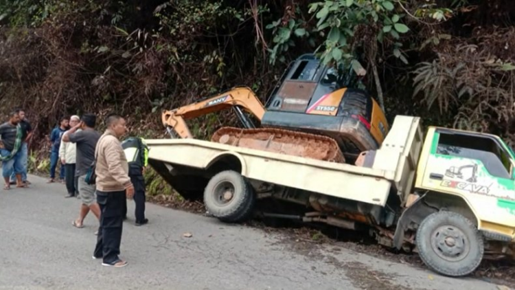 Detik-detik Kernet Truk Tewas Terlindas saat Ganjal Ban di Jalan Menurun