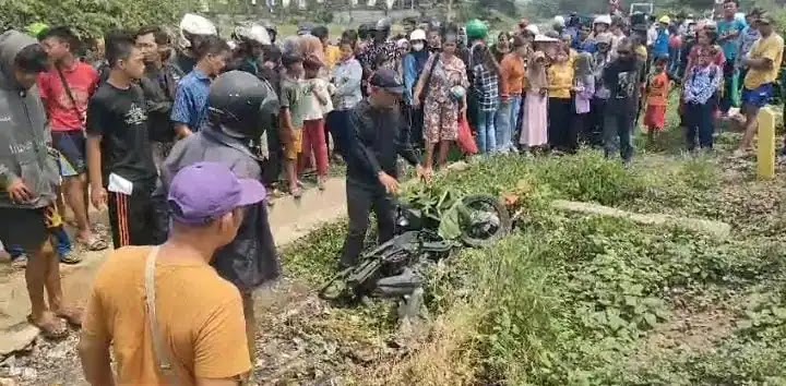 Hendak Menerobos, Dua Remaja Putri Tewas Tertabrak Kereta Api di Karawang