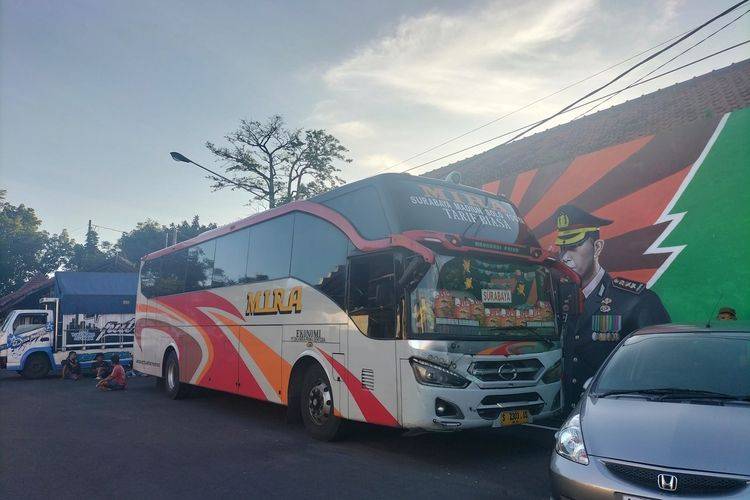 Kecelakaan Beruntun 3 Kendaraan, Bus Mira Tabrak Truk dan Mobil Jazz di Jalan Slamet Riyadi Solo