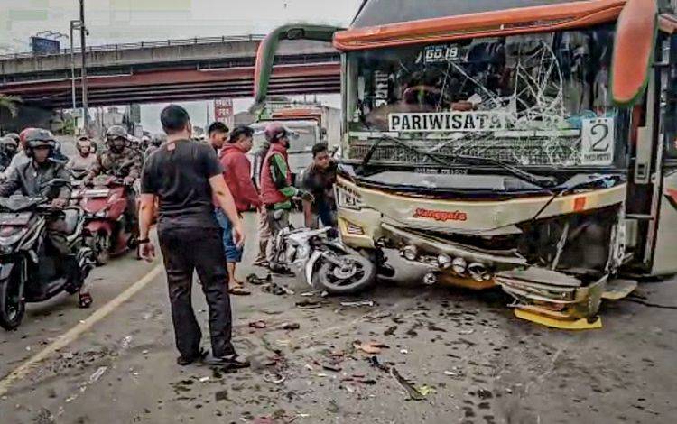 Kecelakaan Beruntun 7 Kendaraan di Jalan Raya Simpang Tol Padalarang Bandung Barat, Begini Kondisi Korban