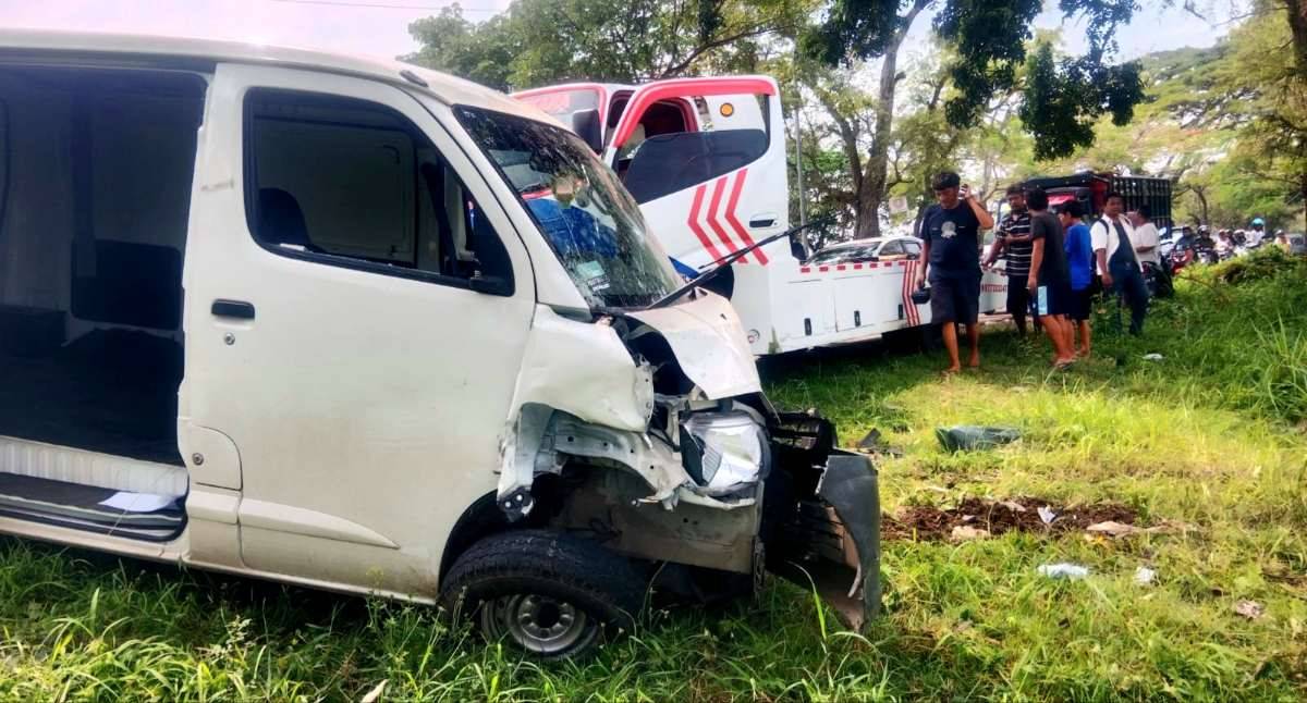 Kecelakaan Beruntun di Bangkalan, 2 Mobil dan Yamaha Vixion, Pemotor Luka Berat