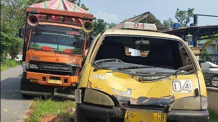 Kecelakaan Dump Truk Tabrak Angkot di Jalinsum Serdang Bedagai, 1 Penumpang Tewas