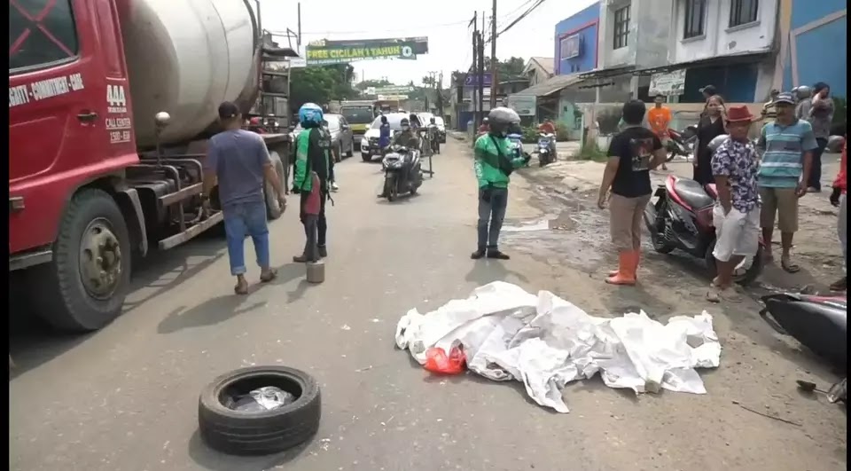 Kecelakaan Maut di Cileungsi Terekam di CCTV, Penumpang Motor Tewas Terlindas Truk