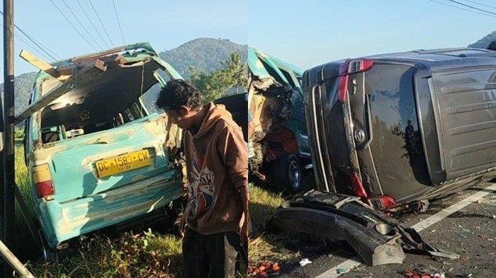 Kecelakaan Mobil Xenia Tabrak Angkot di Sulbar, Kendaraan Terlempar 13 Meter hingga Ringsek