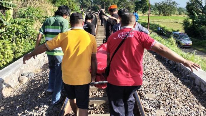 Kecelakaan Pelajar SMK Tewas usai Jalan di Rel Lalu Tertabrak KA Penataran di Pasuruan