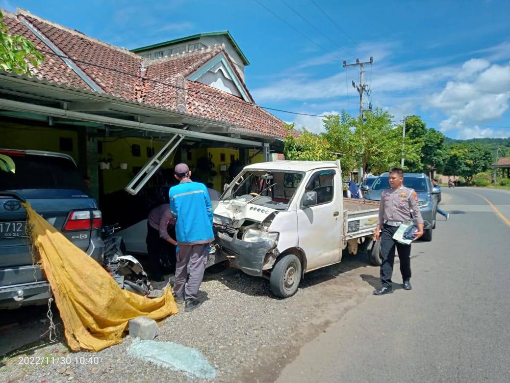Kecelakaan Pikan Grand Max Hantam Honda Beat serta Rumah Warga di Kaur, Ibu dan Balita Tewas