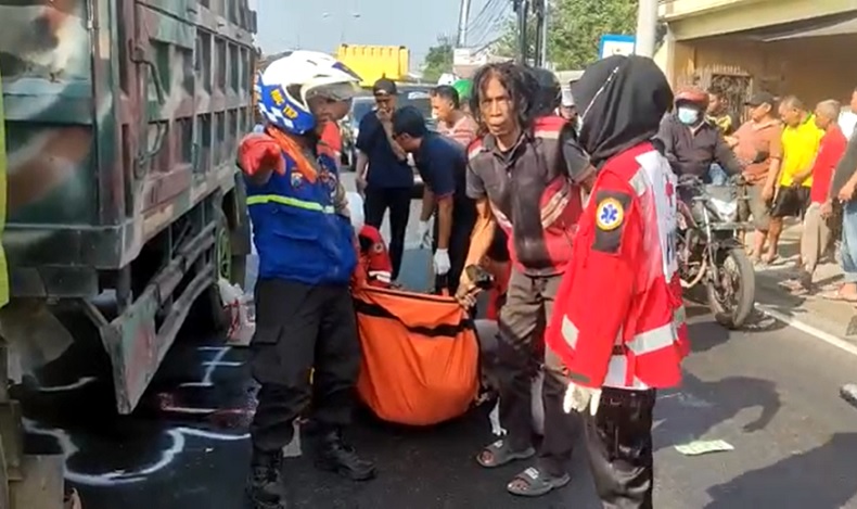 Kecelakaan di Mojokerto, Pemotor Tewas Terlindas Truk gegara Nyalip dari Kiri