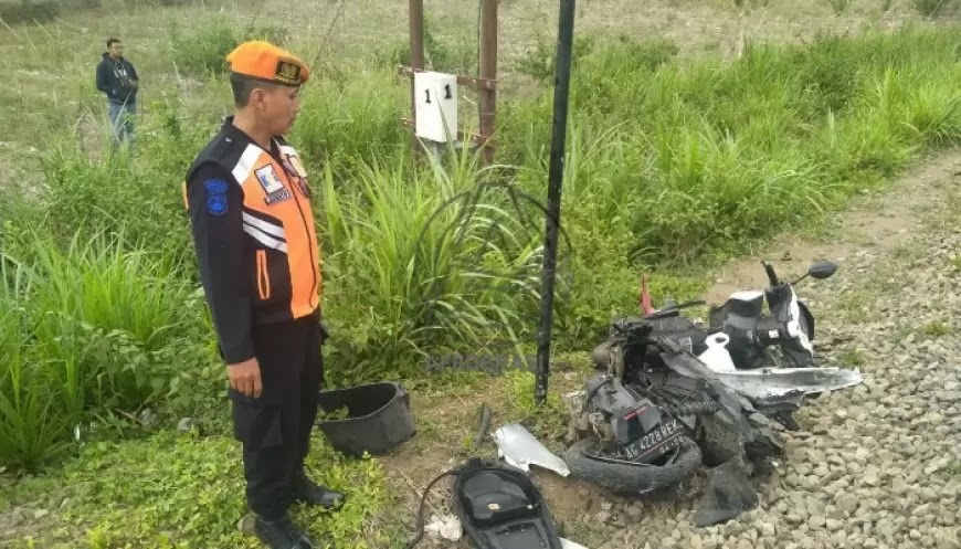 Kecelakaan di Perlintasan Kereta Api Tulungagung, Sepeda Motor Remuk Tertabrak KA Kertanegara