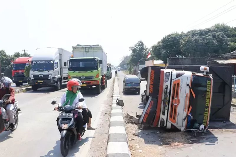 Kontainer Terguling di Mejobo Kudus, Kernet Tewas karena Terjepit Selama 2 Jam, Ini Kronologinya