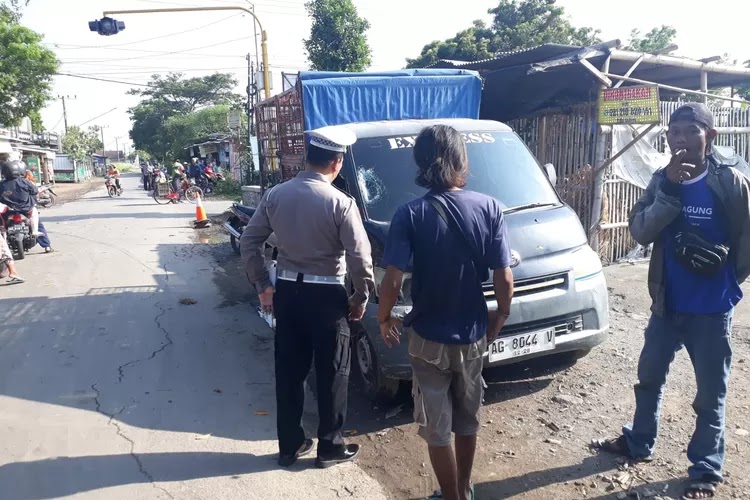 Melaju Kecepatan Tinggi, Pemotor Asal Grogol Meninggal Dunia usai Bertabrakan dengan Pikap