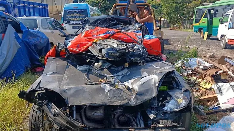 Mobil Seruduk Truk di Tol Masaran Sragen, 1 Orang Meninggal
