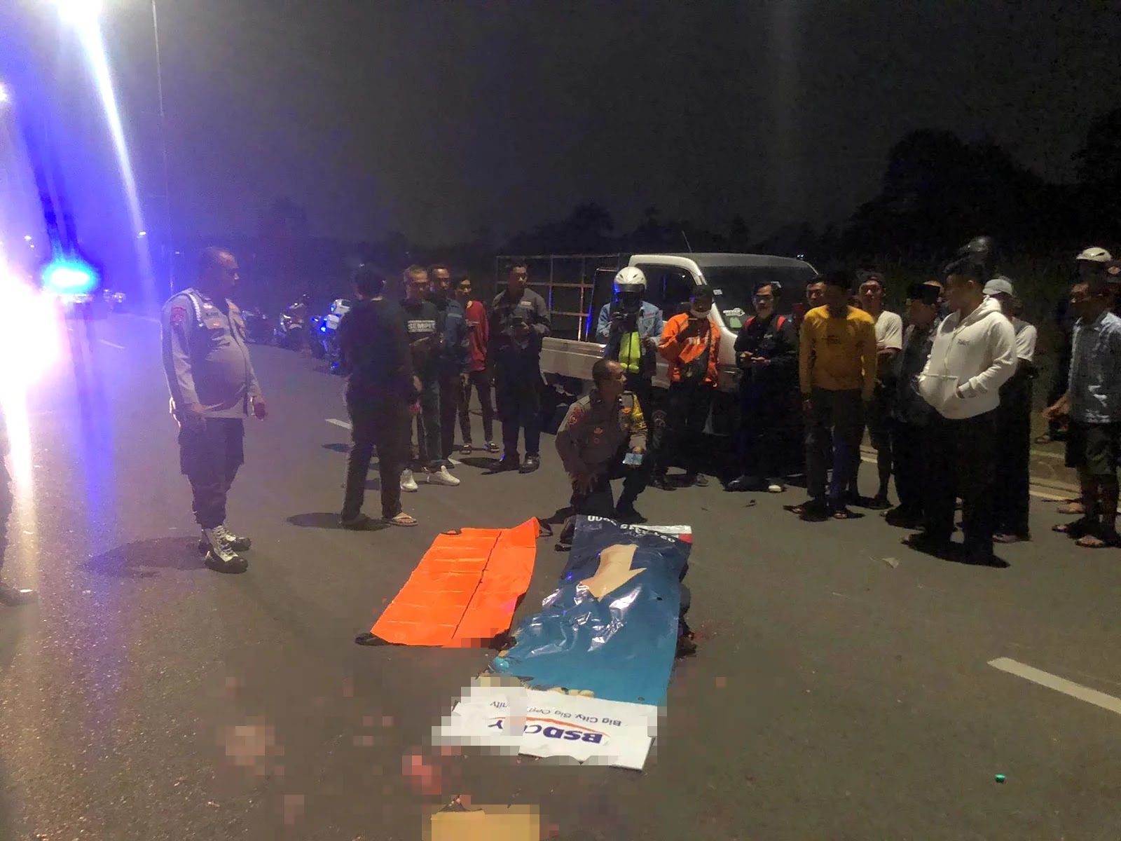 Pemotor Wanita Tewas Terlindas Truk Muatan Beton di BSD Tangerang