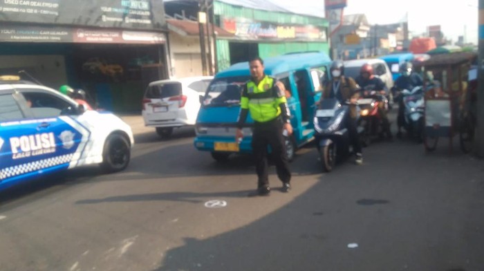 Pemotor Wanita Tewas Usai Menabrak Truk di Bogor Lalu Terlindas