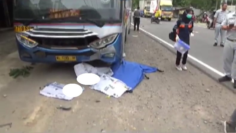 Pengendara Motor Pasangan Lansia Tertabrak Bus di Ngawi Terekam CCTV, 1 Tewas