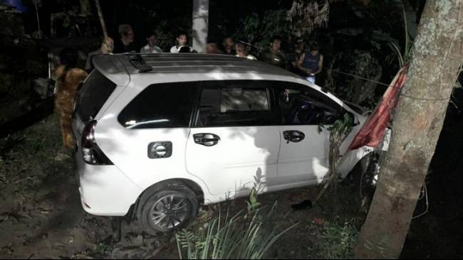 Salah Injak Pedal Gas, Pengemudi Mobil di Blitar Tabrak Motor dan Sebabkan Satu Orang Tewas