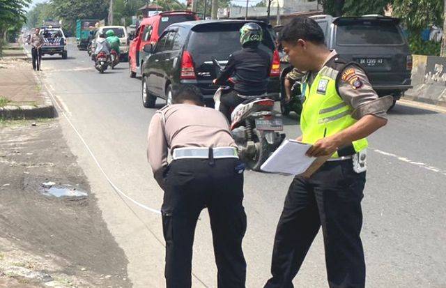 Terjatuh Usai Tabrakan Antar Motor Lalu Terlindas Truk di Deli Serdang, 2 Korban Tewas Salah Satunya Anggota TNI