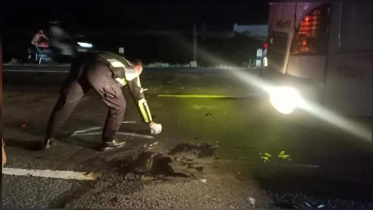 Truk Fuso Menabrak Sepeda Motor di Nganjuk, Dua Orang Tewas