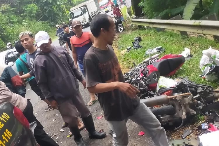 Kecelakaan Adu Banteng Dua Motor di Jalan Purwakarta-Bandung, Satu Korban Tewas di Lokasi