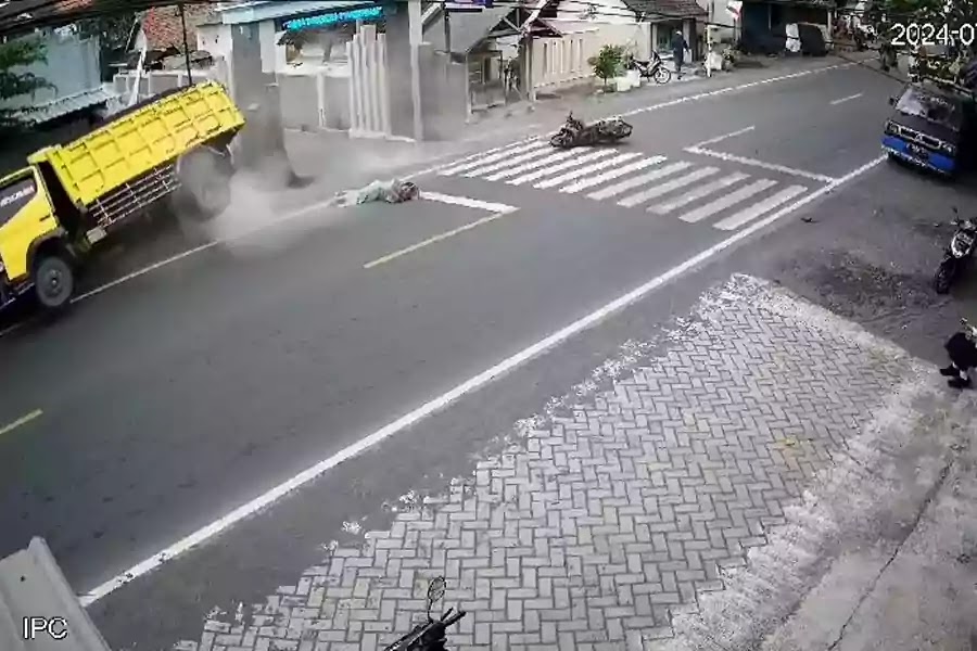 Tragis! Pelajar Tewas Terlindas Truk di Lumajang, Korban Terseret 10 Meter